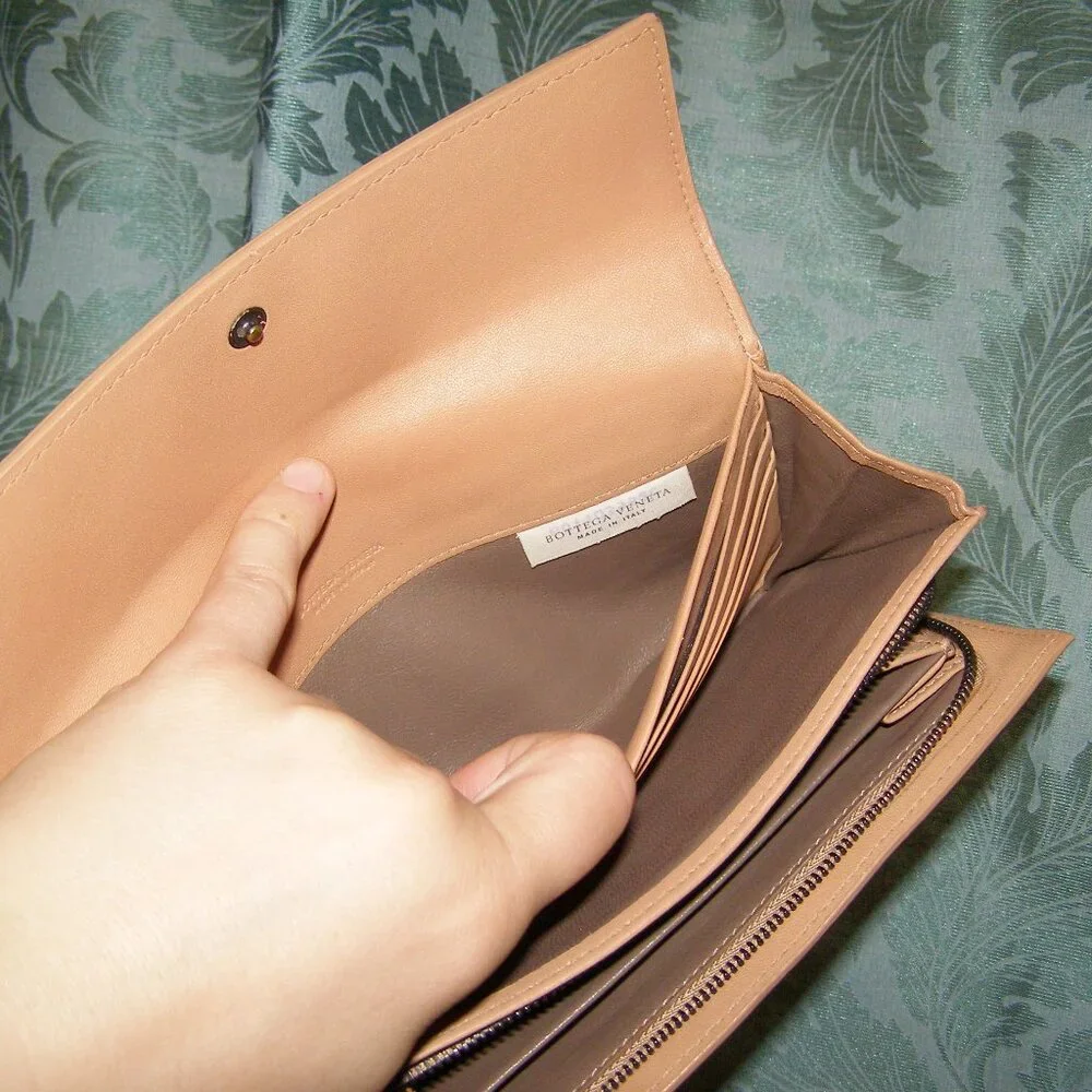 Bottega Veneta Intrecciato Nude/Tan Flap Wallet EUC